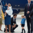 尴尬！加拿大总理特鲁多与乔治小王子互动遭冷落 - 海口网
