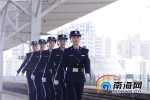 海口东站女子执勤队：巾帼不让须眉警花绽放别样红(图) - 海南新闻中心