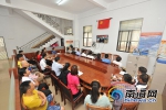 文昌社区党员干部和群众观看党代会直播 认真学习 - 海南新闻中心