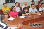 文昌社区党员干部和群众观看党代会直播 认真学习 - 海南新闻中心