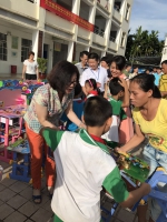 省妇联帮助澄迈县200名贫困儿童喜圆书桌梦 - 妇女联合会