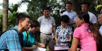 图为王梅梅一行走访慰问贫困残疾人家庭 - 残疾人联合会