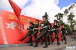 发扬红色传统 定安两所红军小学举行授牌授旗仪式(图) - 海南新闻中心