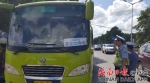 海南​儋州一客车超载15人被记12分 罚款1000元 - 海南新闻中心