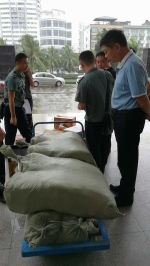 防御台风“卡努” 海口琼山城管组成100人应急队伍 - 海南新闻中心