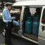 面包车非法改装运输煤气罐 海口交警及时查处消除安全隐患 - 海南新闻中心
