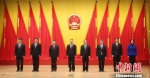 图为新一届海南省人民政府领导班子集体亮相。　骆云飞 摄 - 中新网海南频道