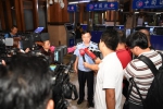 海南59国入境免签政策实施后首批“洋游客”落地 - 公安厅