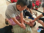儋州一男子心源性猝死 过路医生仅凭一双手实施心肺复苏 - 海南新闻中心