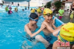 海口近2万中小学生完成暑期游泳教育培训 - 中新网海南频道