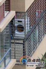 海口各小区，阳台上放洗衣机情况普遍。 - 中新网海南频道