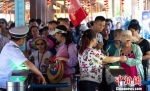 海南春节假期前三天接待游客略降 免税销售晒佳绩 - 中新网海南频道