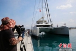 香港籍双体帆船首次入境三亚 - 中新网海南频道