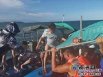 5名游客在三亚皇后湾冲浪遇大风 渔民与救援队成功救援 - 海南新闻中心