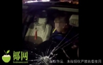 气愤！海口西沙路深夜发生一起交通事故，驾驶员撞倒一对母子后竟点起了烟… - 海南新闻中心