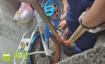 海口7岁幼童手卡自行车链条大哭不止 消防员3分钟解救 - 海南新闻中心