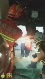 电梯发生故障 海口一男子“不会操作”被困长达1个小时 - 海南新闻中心