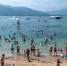 图为游客在海南分界洲岛游玩。　童国强　摄 - 中新网海南频道
