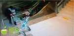 太惊险！一老人在三亚机场搭乘扶梯时不慎摔倒，幸亏...... - 海南新闻中心