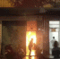 琼海一居民楼深夜突起大火，浓烟封锁楼道！刚下班的他义无反顾冲进火场… - 海南新闻中心