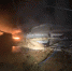 海榆东线三门坡镇往红旗镇方向树林内一轿车被烧成废铁 无人员伤亡 - 海南新闻中心