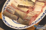 海南人吃鱼讲究的是新鲜。王军 摄 - 中新网海南频道