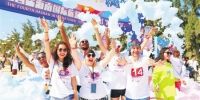 第四届海南国际旅游岛(陵水)青年狂欢节吸引众多外国游客。 - 中新网海南频道