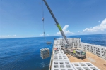 　文昌冯家湾海洋牧场建设项目在投放人工鱼礁。 - 中新网海南频道