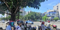 有成效！骑电动车不戴头盔的人少了 交警：继续严查 - 海南新闻中心