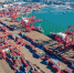资料图为航拍海口秀英港集装箱码头。中新社记者 骆云飞 摄 - 中新网海南频道
