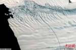 　资料图：南极派恩岛冰川出现30公里长的裂缝。 - 中新网海南频道