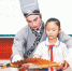 琼剧演员吴叙勇指导小学生学习琼剧。受访者供图 - 中新网海南频道