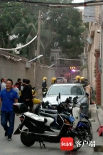 海口青年路一巷子内突发火情 多辆消防车赶赴现场救援 - 海南新闻中心