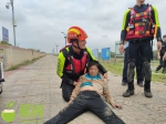 定安南渡江沿江公园路段一女子落水被冲走，消防紧急营救…… - 海南新闻中心