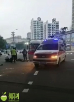 海口一电动车被卷入货车车轮下，伤者被紧急送医 - 海南新闻中心
