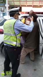 一人手臂血流不止 三亚交警紧急“开路”帮助送医 - 海南新闻中心