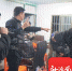 电动车“碰瓷”几秒钟偷走手机！海口龙华警方摧毁一特大盗销团伙 - 海南新闻中心