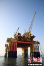“深海一号”能源站将用于开发中国首个1500米深水自营大气田——陵水17-2气田。　王娇妮 摄 - 中新网海南频道
