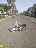 事发儋州！小轿车与摩托车碰撞后逃离，还好他们戴了头盔…… - 海南新闻中心