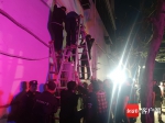 东方一男子从二楼摔下挂烟囱上 海南海岸警察及时营救 - 海南新闻中心