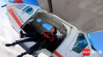 阿伦克服恐高，尝试高空跳伞。受访者供图 - 中新网海南频道
