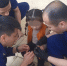 儋州5岁女童左手食指卡“金戒” 消防员10多分钟剪掉 - 海南新闻中心
