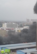 海口椰海综合批发市场发生火灾，现场浓烟滚滚…… - 海南新闻中心