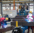 佳元杭萧钢结构（澄迈）生产基地内，工人们忙碌于各个钢材之间有序作业。记者 姚皓 摄 - 海南新闻中心