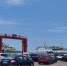 在海口新海港排队等待过海的车辆。　黄艺 摄 - 中新网海南频道