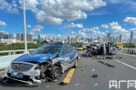 海口世纪大桥发生交通事故致五车受损 - 海南新闻中心