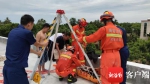 定安一工人跌入7米深水池受伤无法动弹 消防紧急施救 - 海南新闻中心