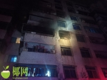 海口一小区凌晨起火，沙发和空调都烧了，2人被困 - 海南新闻中心
