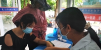 海口为15-17岁人群接种新冠疫苗 家长：“孩子打了更放心” - 海南新闻中心