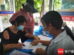海口为15-17岁人群接种新冠疫苗 家长：“孩子打了更放心” - 海南新闻中心